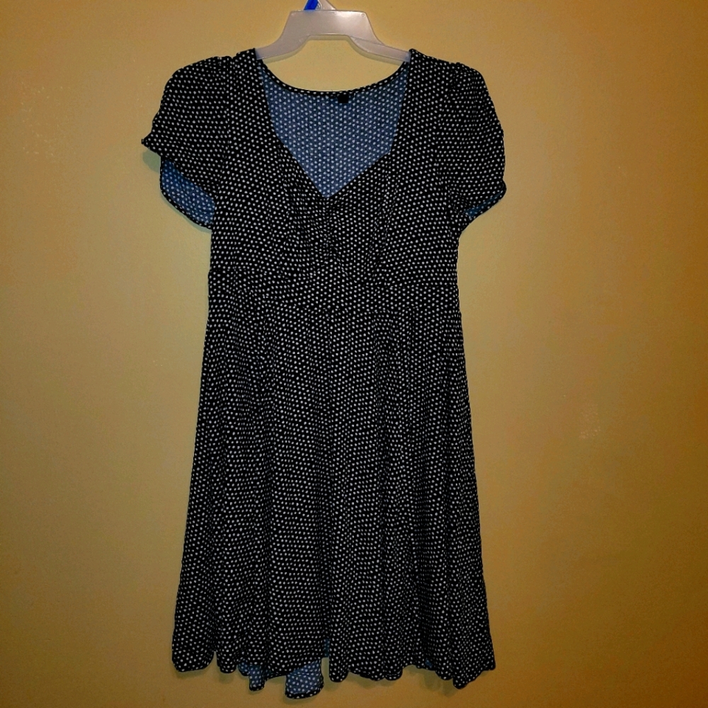 Polka dot rockabilly sweetheart cut dress